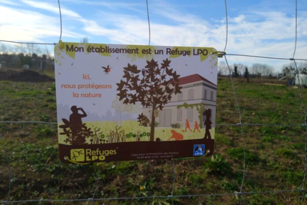 Panneau Refuge LPO établissement à Arbois © LPO